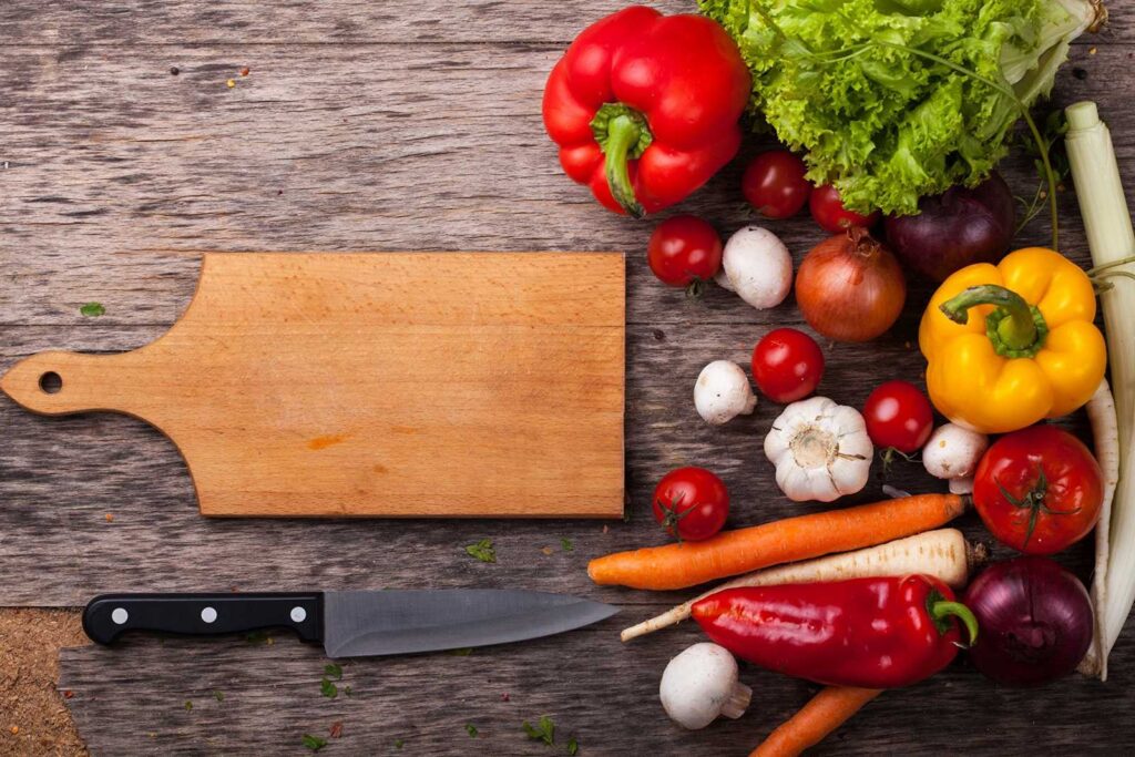 Советы по кухне: имейте раздельные доски для мяса и овощей