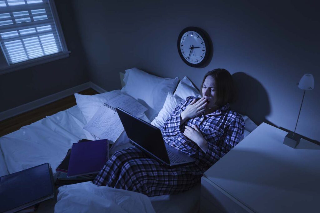Причины позднего засыпания, почему мы стремимся заснуть позднее